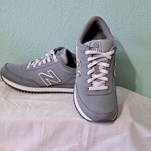 New Balance 501 Womens size 9 Gray/White Athletic Running Walking Sneakers EUC